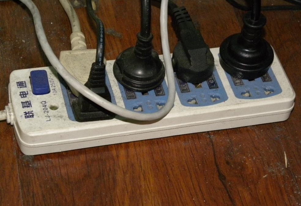 【珠江电缆】家里的插座进水了，怎么处理？
